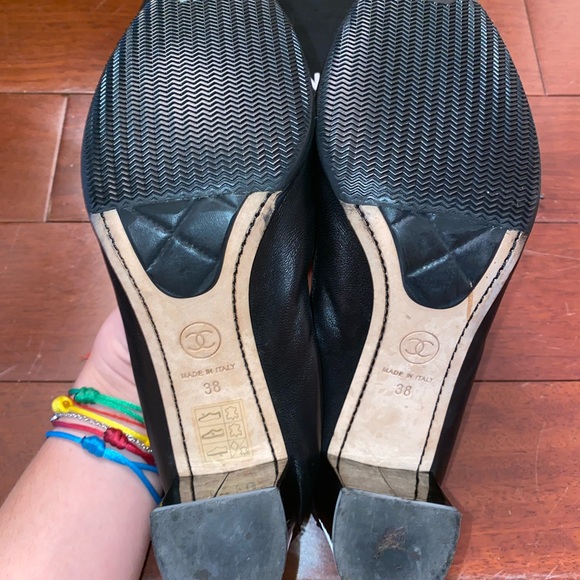 Chanel Black Leather and Patent Slip on Pumps Size 38 - Picture 7 of 8